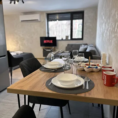 New! Park Lane Residences Lejlighed