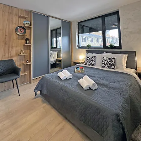 New! Park Lane Residences Lägenhet